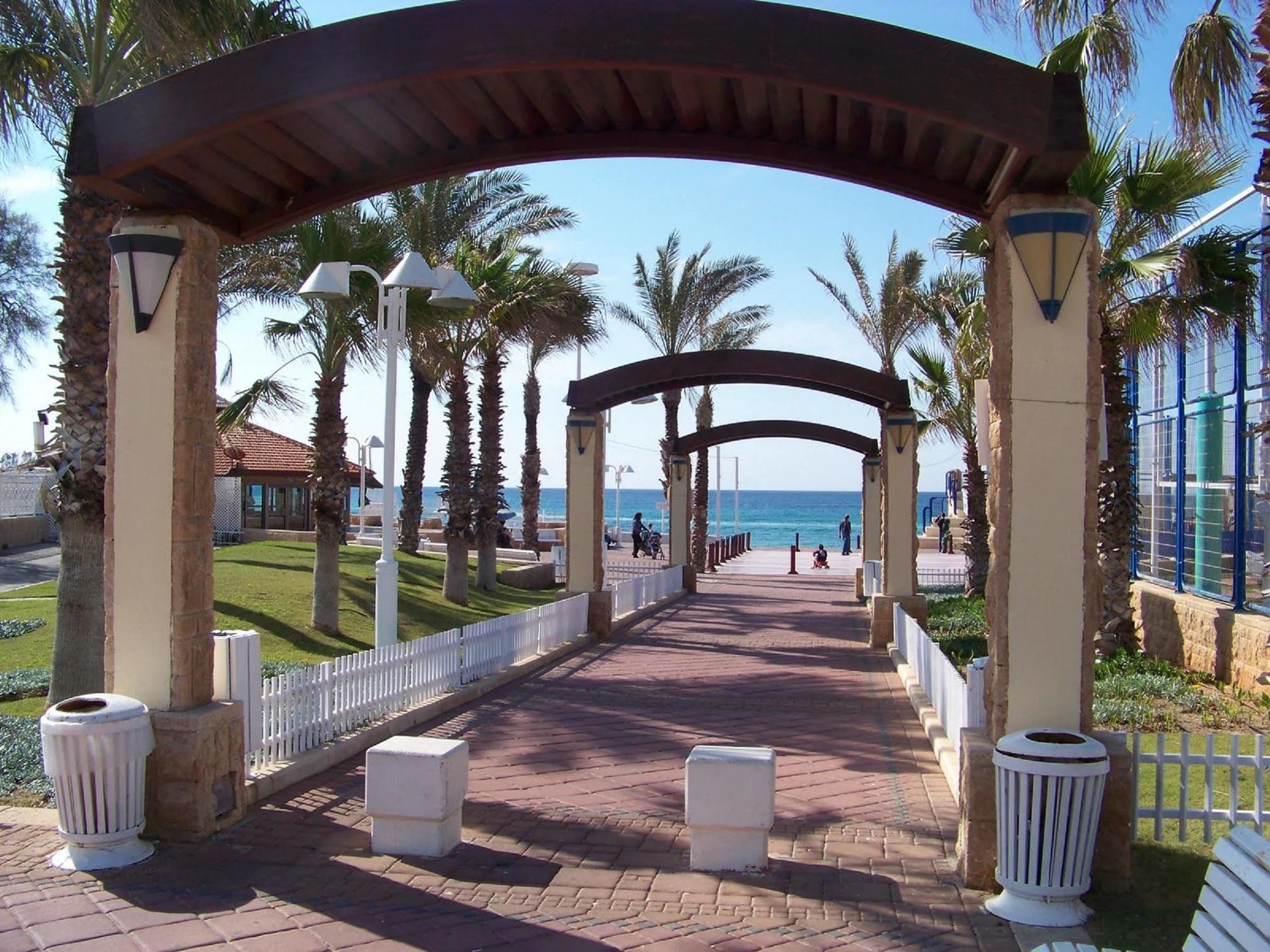 Ga'Aton Motel Nahariya Exterior foto